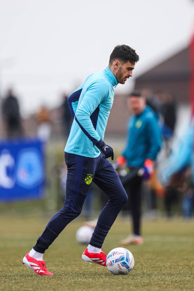 Bjelovar i Dinamo sastali se u osmini finala Hrvatskog nogometnog kupa, zagrijavanje