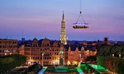 Doživite nezaboravnu večeru u oblacima