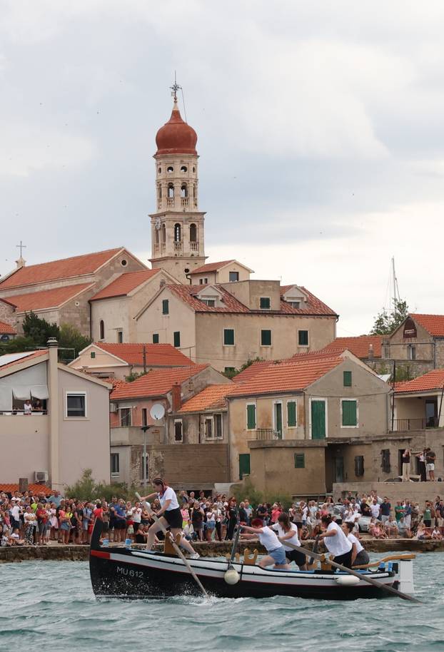 FOTO Ženska regata u Betini oduševila mještane i turiste