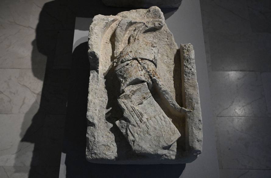 Zagreb: 1100 izlozba Hrvatskog Kraljevstva  u Klovicevim dvorima