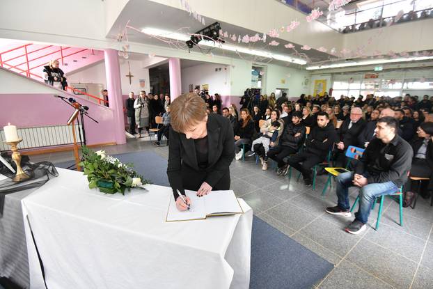 Kuršanec: U OŠ Kuršanec održana komemoracija za djecu stradalu u požaru