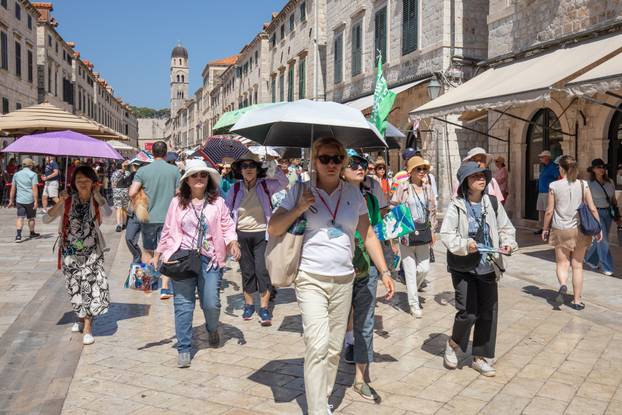 
Dubrovnik: Visoke temperature i gužva u gradu