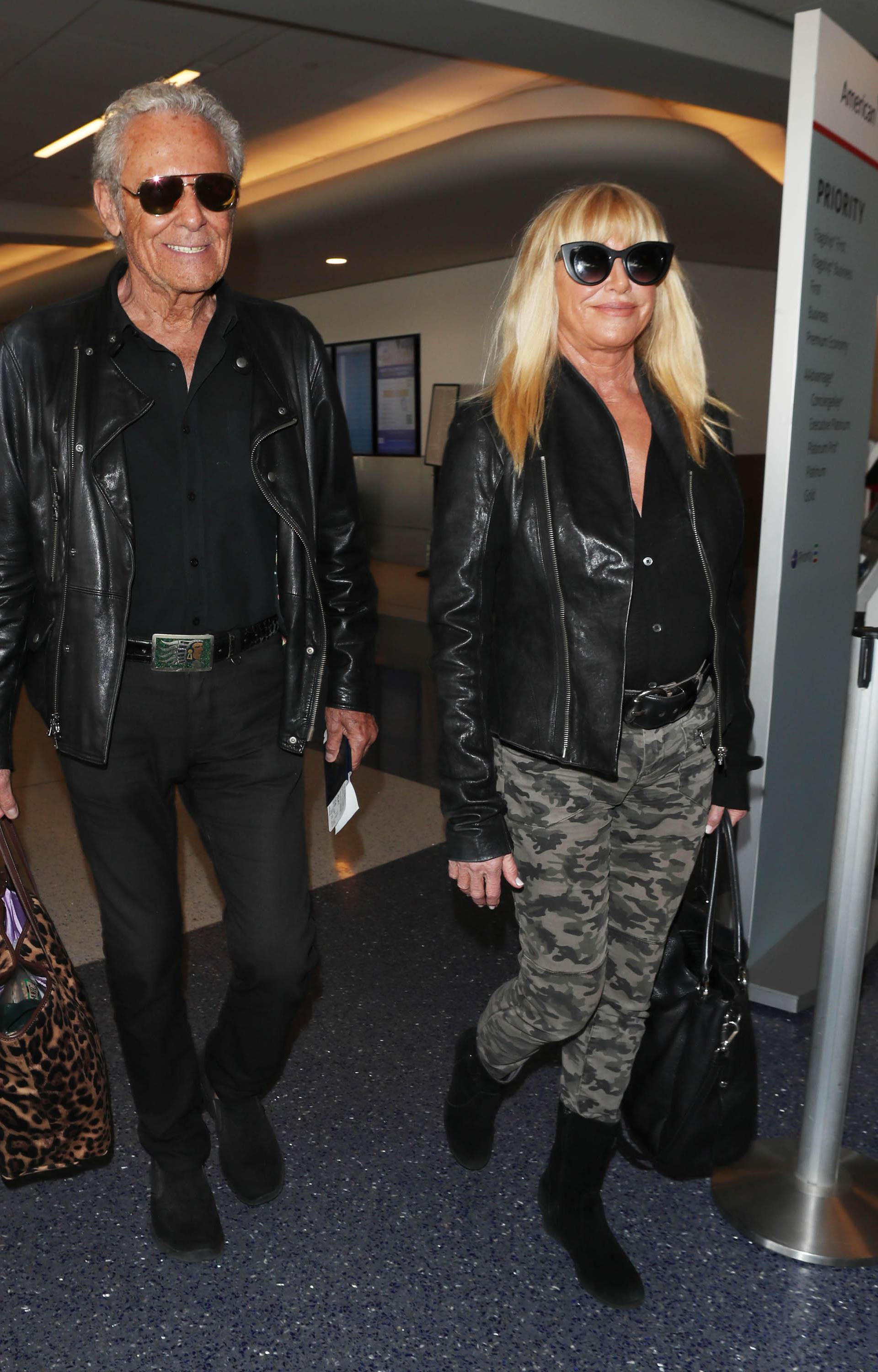 Suzanne Somers i Alan Hamel dolaze na aerodrom LAX u Los Angelesu 