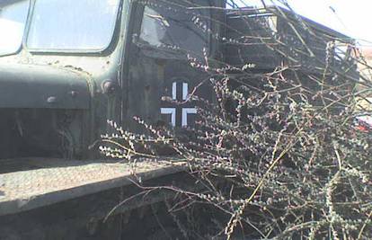 Nacistički gusjeničar trune u dvorištu Jadran filma