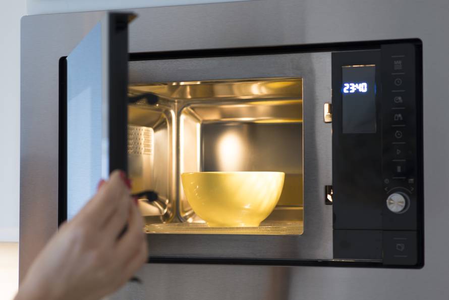 Muke koje današnji tinejdžeri teško mogu shvatiti: Traženje govornice, dial-up škripanje...