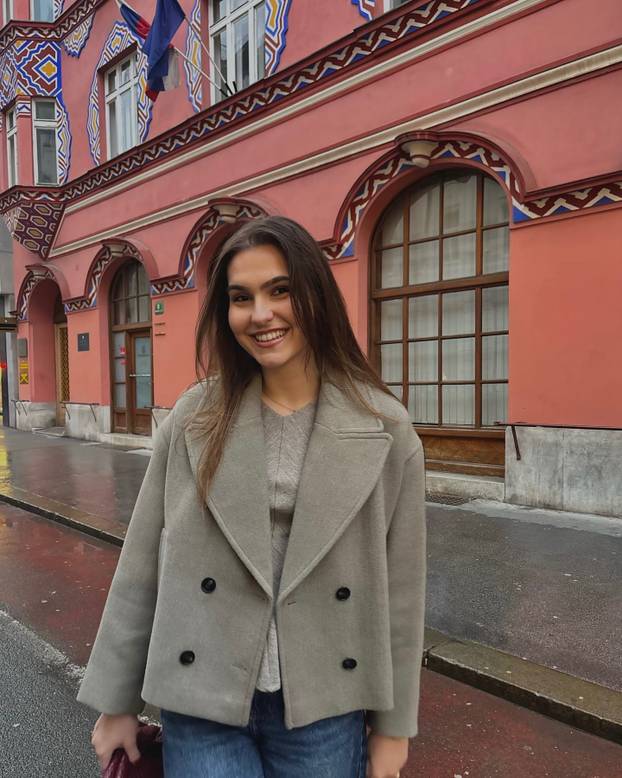 FOTO Francuska Hrvatica mami poglede svih navijača. Evo tko je mlada rukometašica Mia