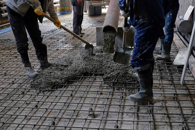pouring concrete slab
