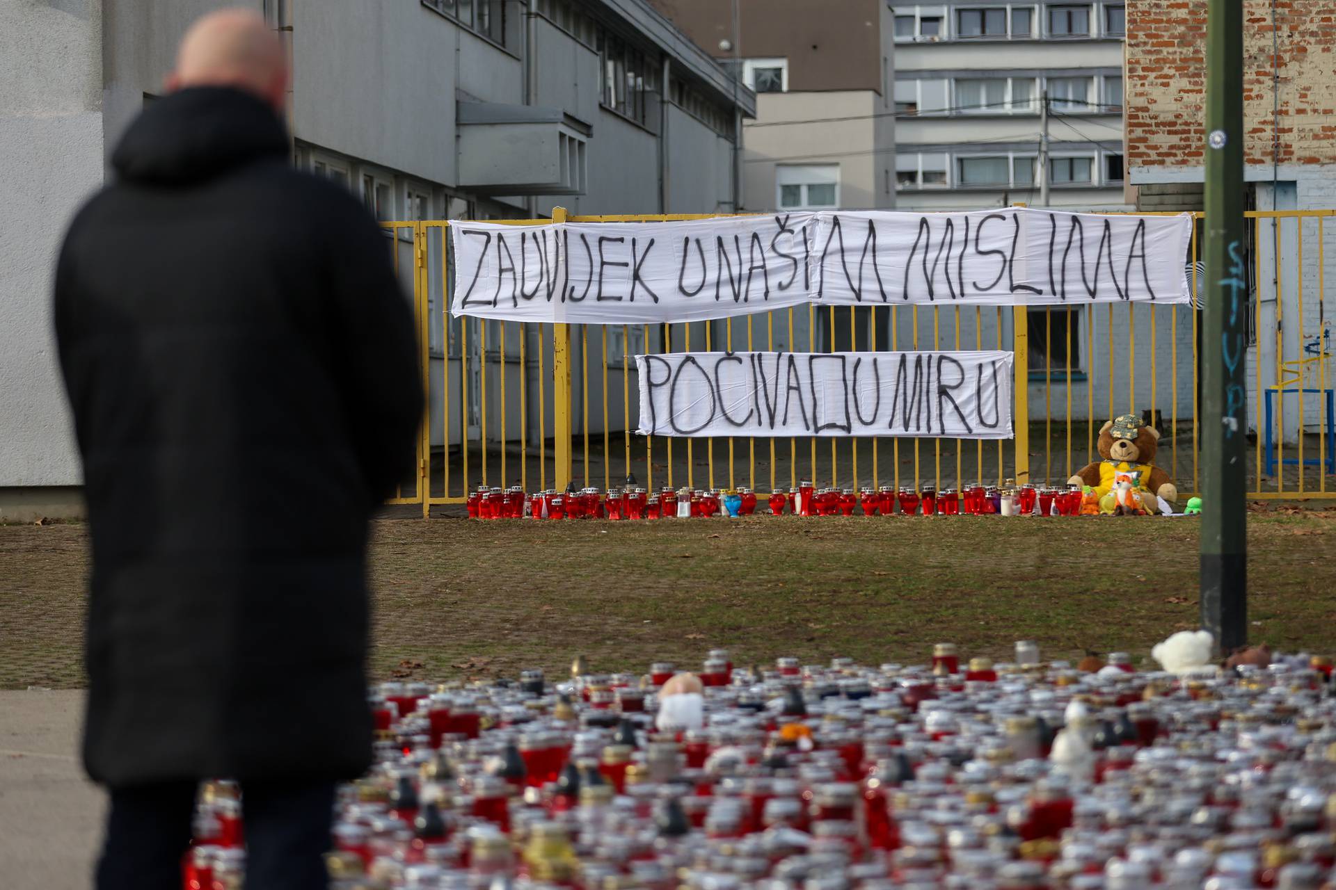 Očajni roditelji učenika škole u Prečkom: 'Pošaljite nam pomoć, ne možemo sami. Molimo vas...'