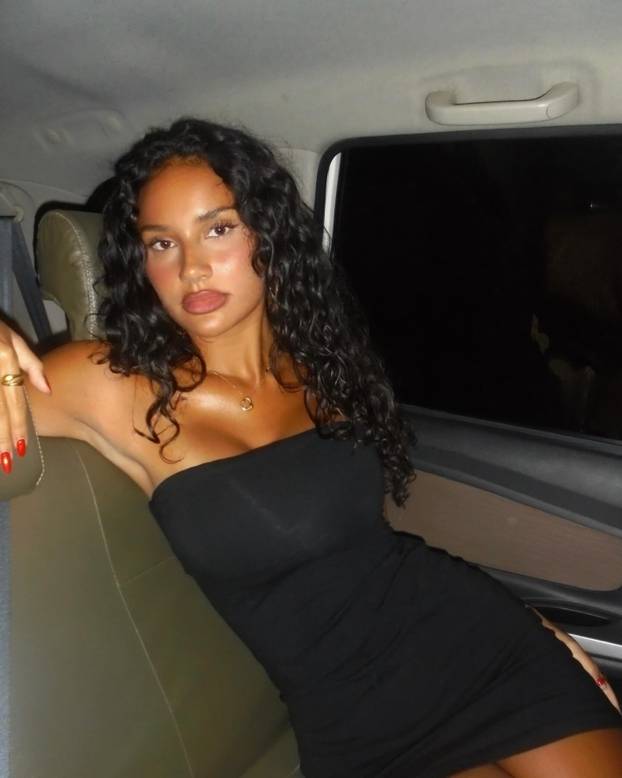 Šuškalo se da joj dečko spava sa zvijezdom platforme za odrasle. Objavom ušutkala sve tračeve