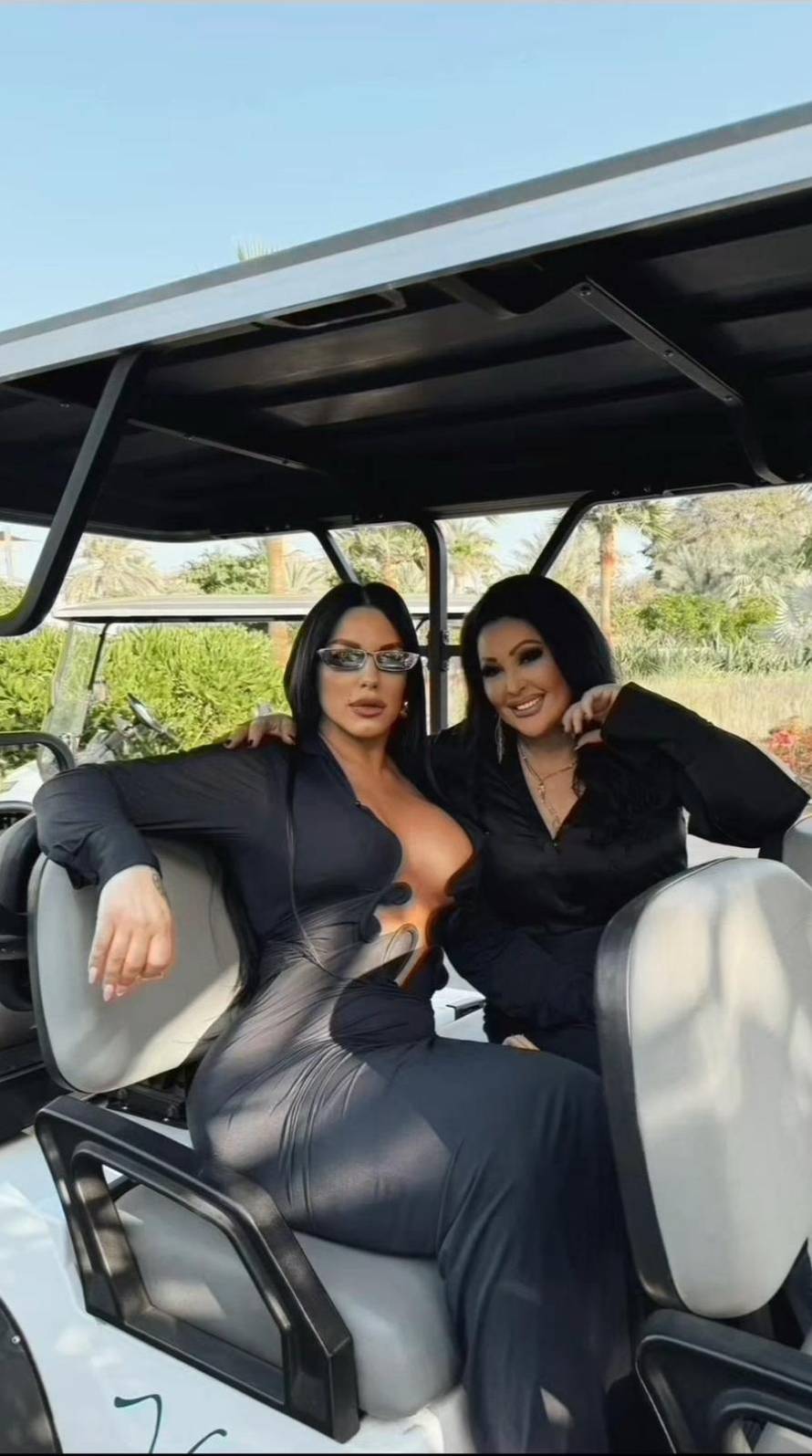 Dragana Mirković u Dubaiju juri 'autom' po vodi: Sa Sekom pila poseban 'zlatni' cappuccino...