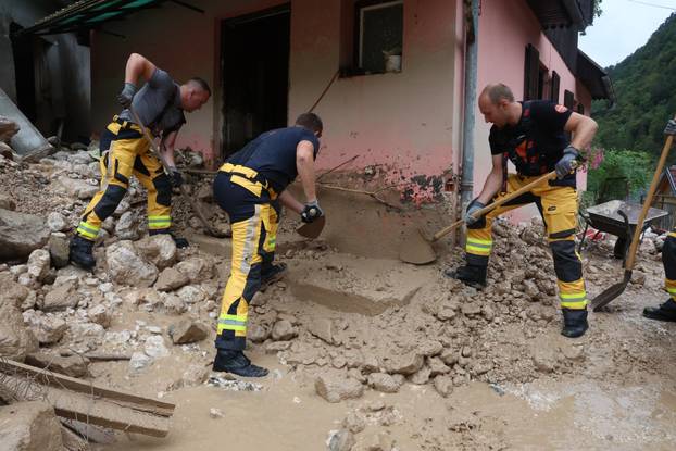 Slovenija: Odron zatrpao kuće u Kokri