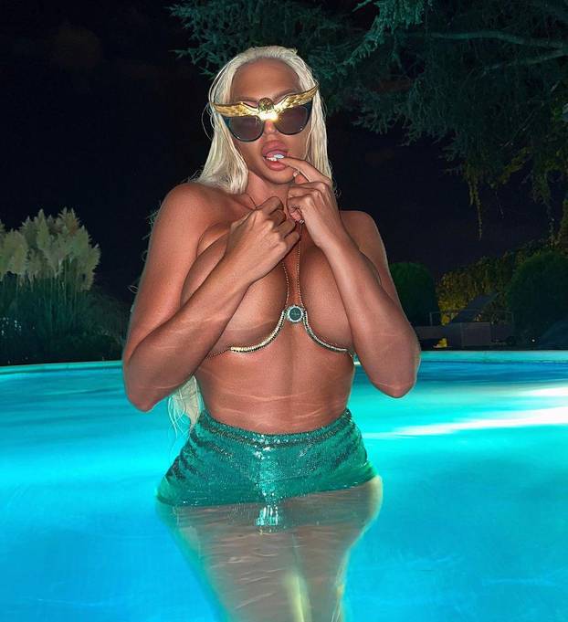FOTO Još ne znate što odjenuti za Noć vještica? Jelena Karleuša je možda dobra inspiracija za to