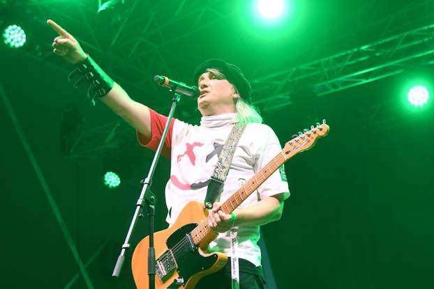 Bjelovar: Plavi orkestar napravio neviđeni delirij među obožavateljima na Terezijani