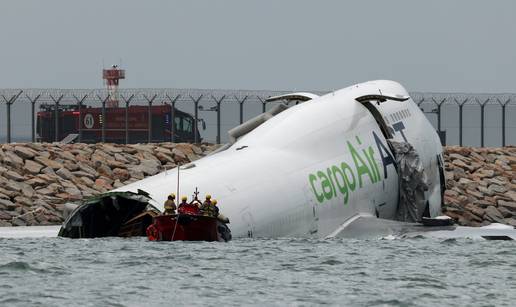 Avion otklizao s piste u more u Hong Kongu. Dvoje ljudi mrtvo
