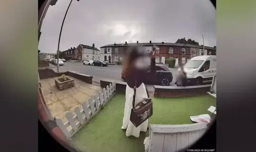 Obitelj bijesna jer žene poziraju za selfie ispred kuće žrtve (19) ubojstva: 'Odvratno i bizarno!'