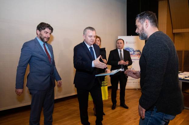 Zagreb: Ministarstvo gospodarstva i poduzetnici potpisali ugovore o naukovanju