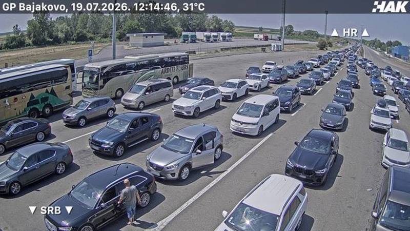 UŽIVO Na Krku kolona od čak 13 kilometara! Gužve i na granici: 'Za izlaz se čeka više sati...'