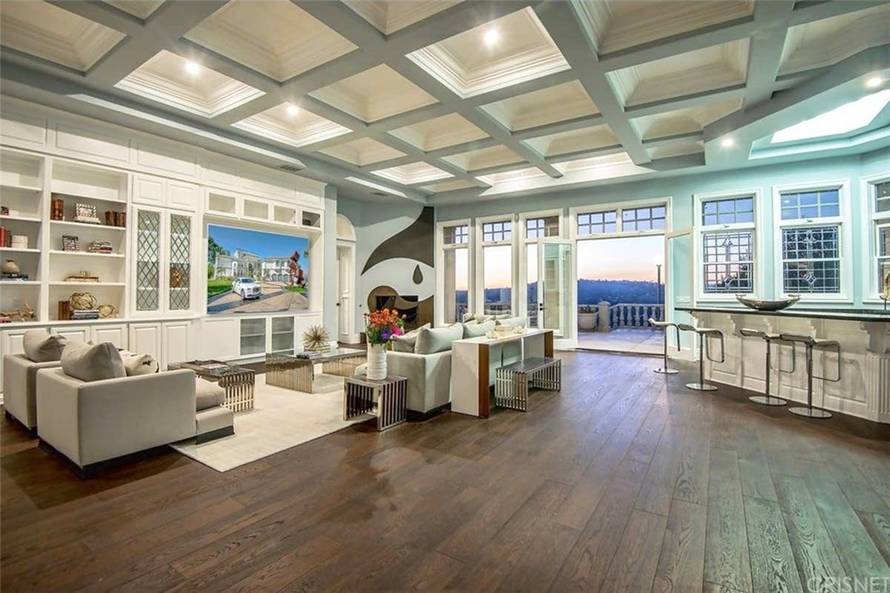 Ima samo 20 godina i kupio je ovu vilu od 7 milijuna dolara