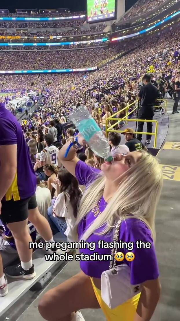 FOTO Brucošica skinula majicu pred punim stadionom. Priveli je: 'Tko će mi platiti jamčevinu?'