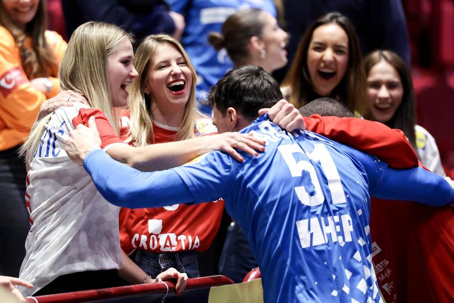Malmo: Hrvatski rukometaši ipak najviše vole proslavu ulaska u polufinale uz poljupce svojih partnerica i zagrljaje obitelji