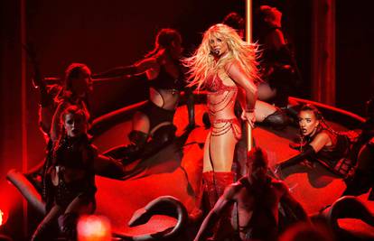 Pozamašna svota: Britney se nagodila s bivšim menadžerom