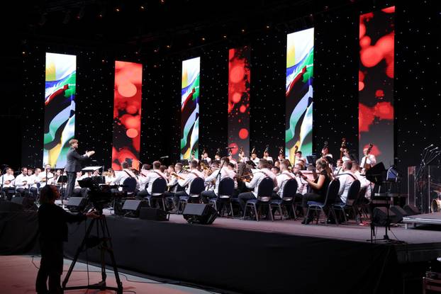 Zagreb: U Areni održana Šokačka rapsodija