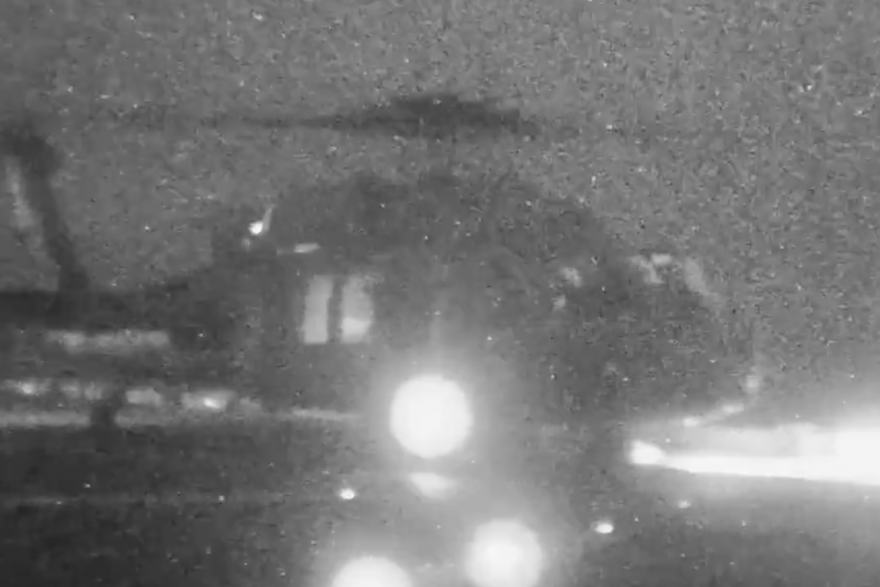 Ameri&ccaron;ki marinci helikopterom napu&scaron;taju brod