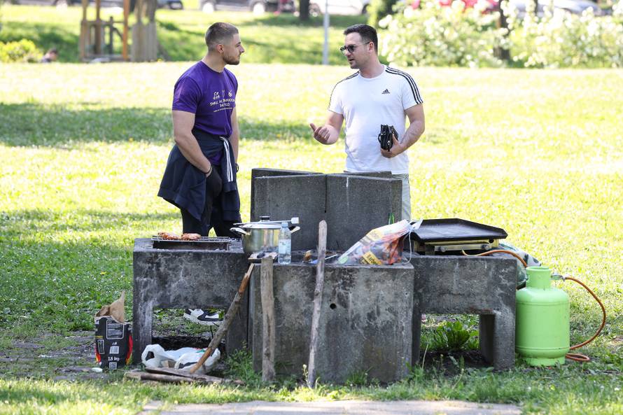 Zagreb: Građani i na Bundeku uz roštilj slave praznik rada 