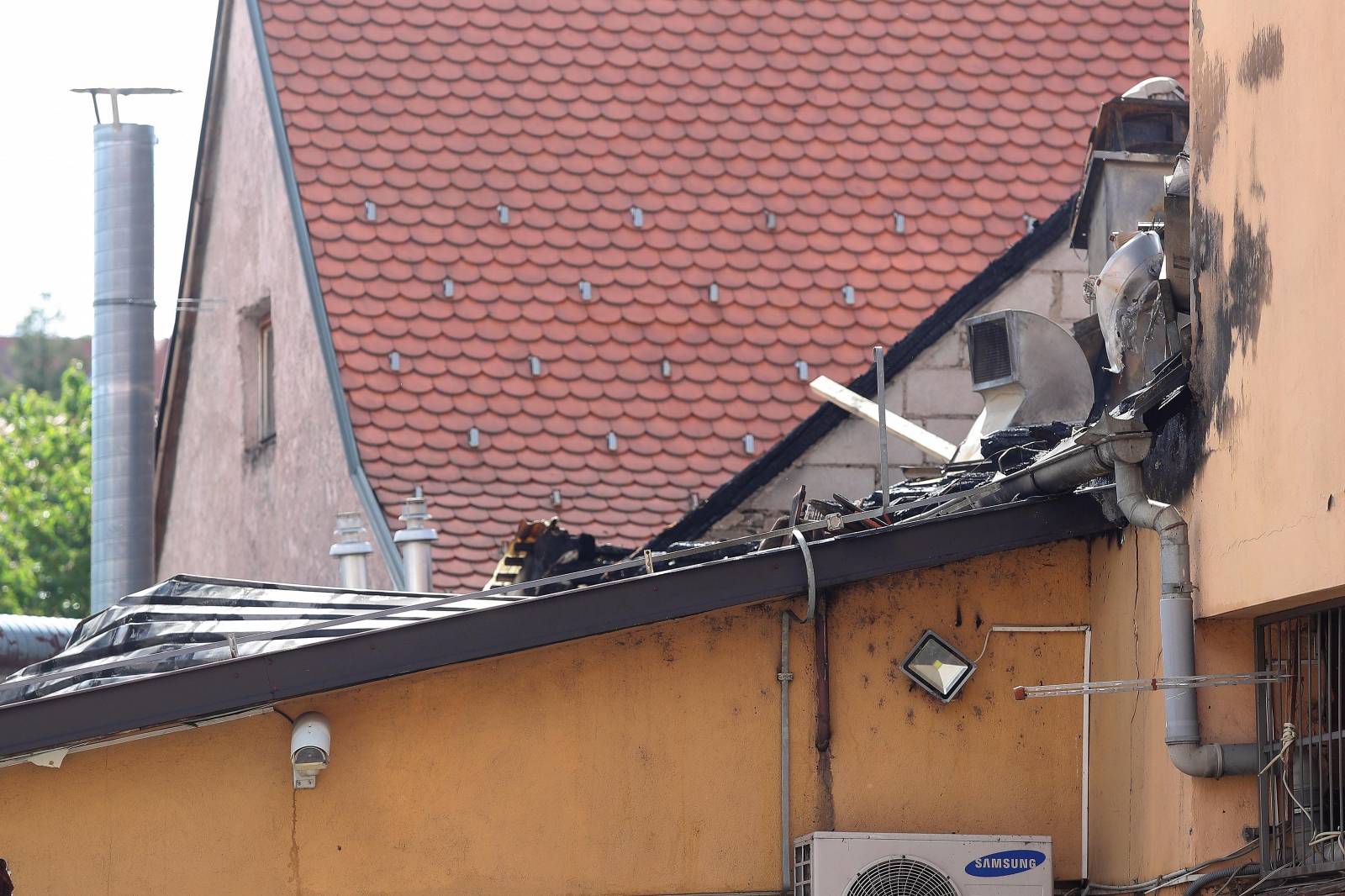 U Zagrebu izgorio krov i dio popularnog restorana Baltazar