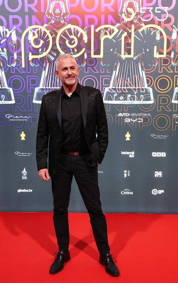 Split: Dolazak uzvanika na svečanu dodjelu 33. glazbene nagrade Porin