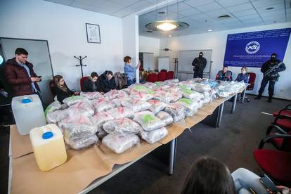 FOTO Pogledajte hrpetinu droge i oružja iz tajne kuće kod Zeline. Našli i akumulatorsku kiselinu