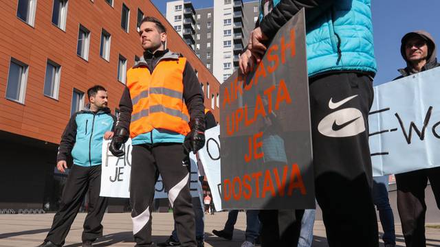Zagreb: Prosvjed dostavljača Wolta ispred sjedišta tvrtke