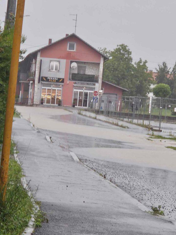 VIDEO Strašna oluja na istoku Hrvatske: Tuča kod Županje, na A3 stajali ispod nadvožnjaka