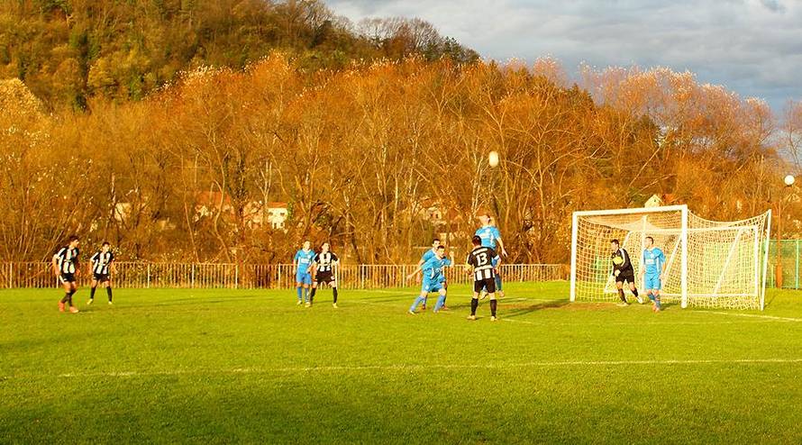 Bek treba putovnicu: Kad loptu šutnu u aut, završi u Hrvatskoj