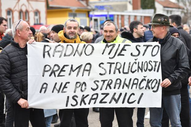 Na Trgu Republike u Čakovcu održan prosvjed u znak podrške kirurzima