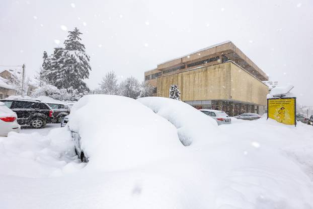 Gospić: Zametene ceste tijekom nevremena