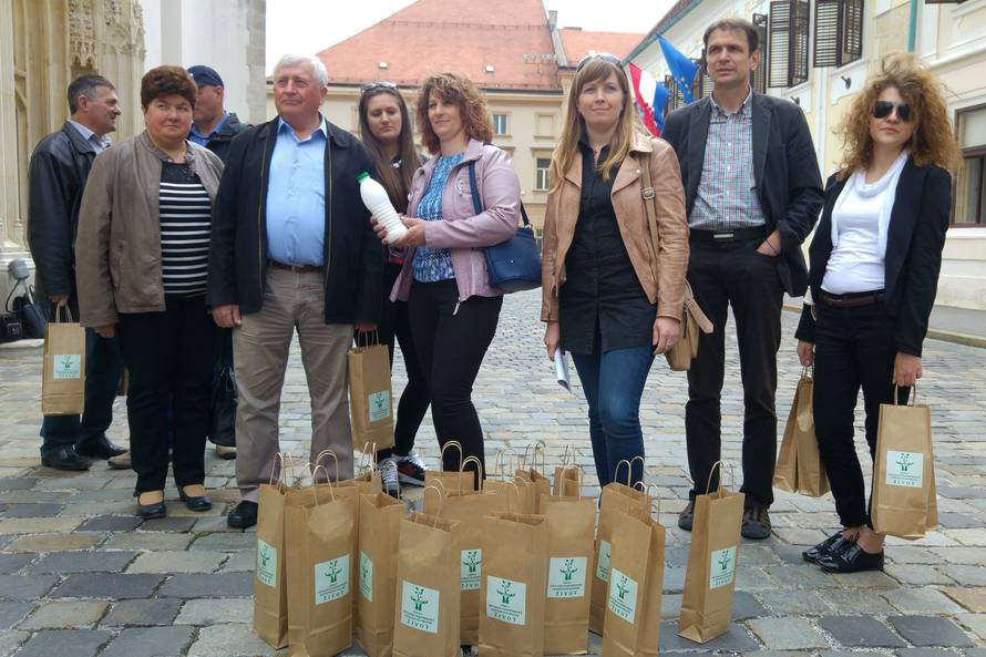 Mljekari Vladi podijelili mlijeko, Romić: Branim vaše interese