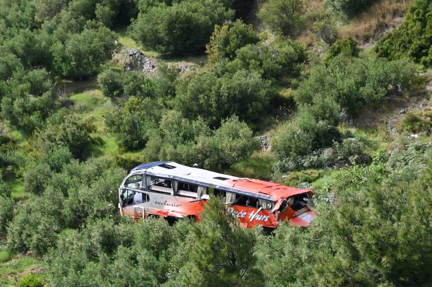 U Krvavici pored Makarske sletio s ceste autobus Duće Toursa