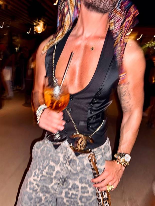 Odmor u stilu Marka Grubnića: Skupe torbice, leopard uzorci i vrela zabava na Mikonosu...