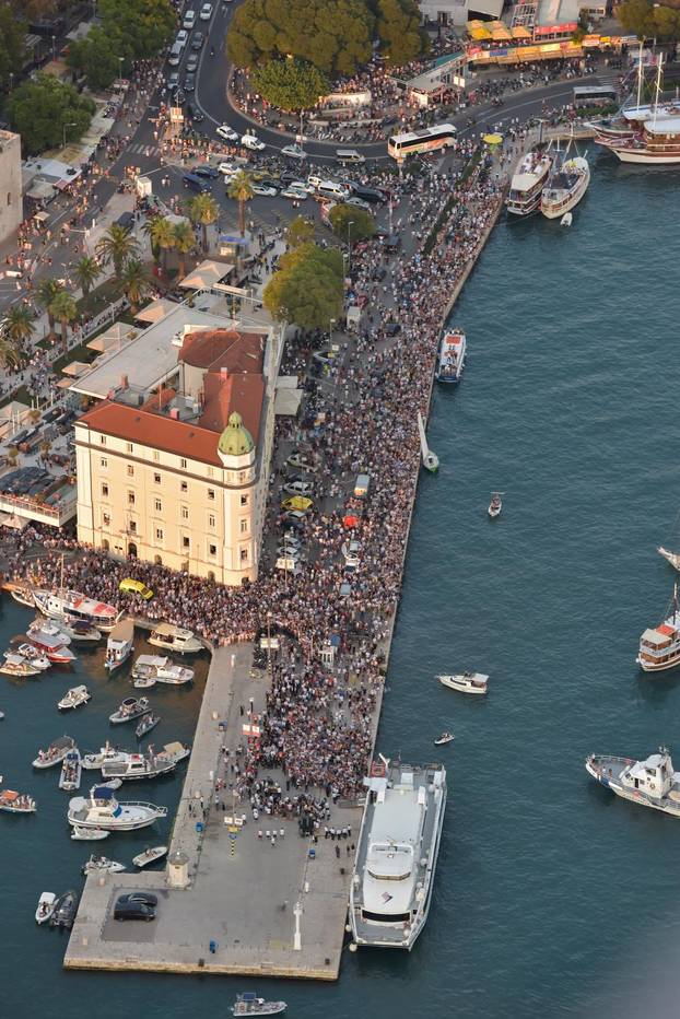 ARHIVA - 2018. Oliver Dragojević ispraćen na vječni počinak, fotografije iz zraka