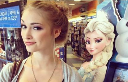Ona je prava Elsa: Djevojka uveseljava bolesnu djecu