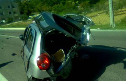 Vozačica teško ozlijeđena u sudaru auta kod Dubrovnika