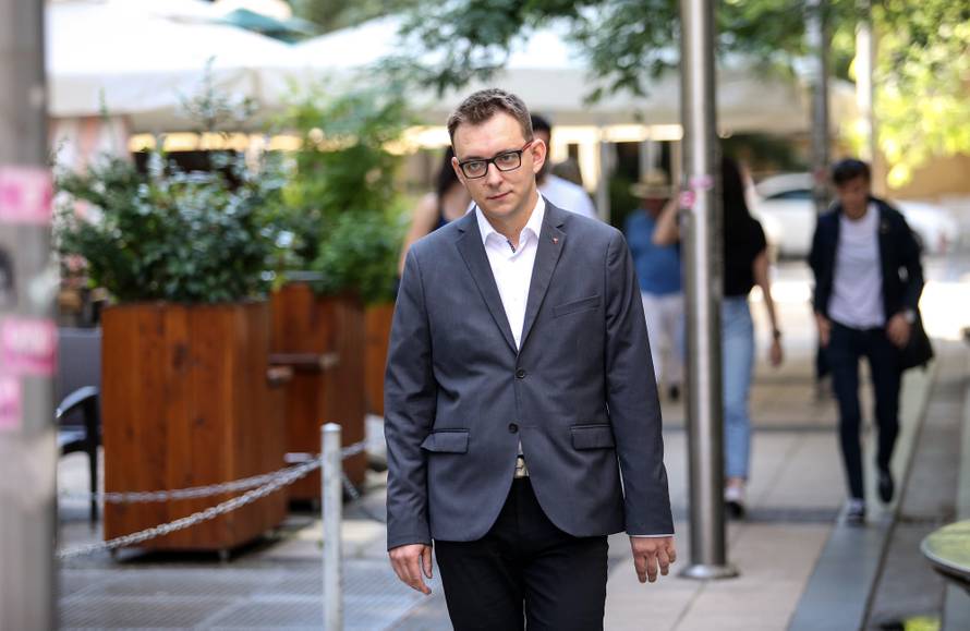 Zagreb: Älanovi SDP-a dolaze na sjednicu Glavnog odbora stranke