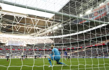 Chelsea je razbio Tottenham na Wembleyu, Srbin zabio golčinu