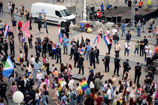 Zagreb: 25. Povorka ponosa LGBTIQ zajednice "Korak po korak, iskorak!"