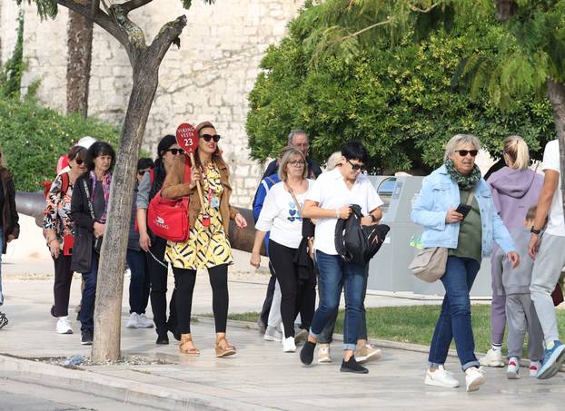 Šibenik prepun grupa turista