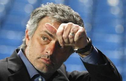 Jose Mourinho je izbacio Chelsea pa se ozlijedio?!