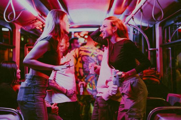 FOTO Ludilo na tračnicama! Ovaj party tramvaj u Zagrebu vozi vas direktno u ekstazu
