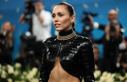 Neobična zabava: Miley Cyrus proslavila 33. rođendan, objavila i zanimljive fotografije
