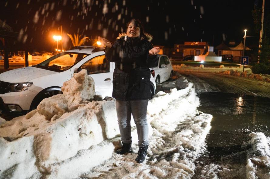 Tuča je pogodila Jadran: 'Aute smo morali izvlačiti bagerima'